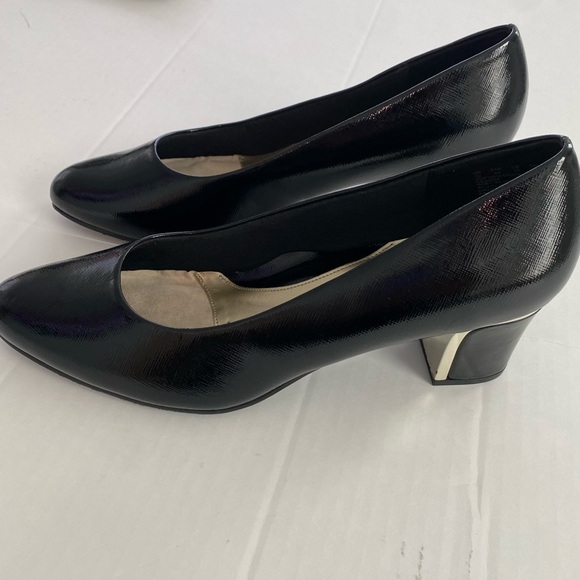 Soft Style Hush Puppies Women Sz 12 Memory Foam Black Patent Leather Block Heel - Picture 1 of 9